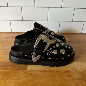 studded mules / loafers